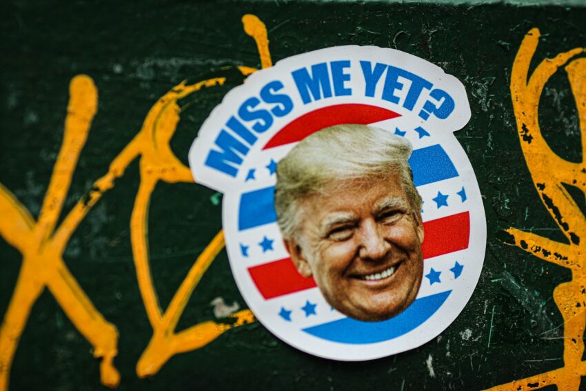 Donald Trump mindent lesöpört az asztalról